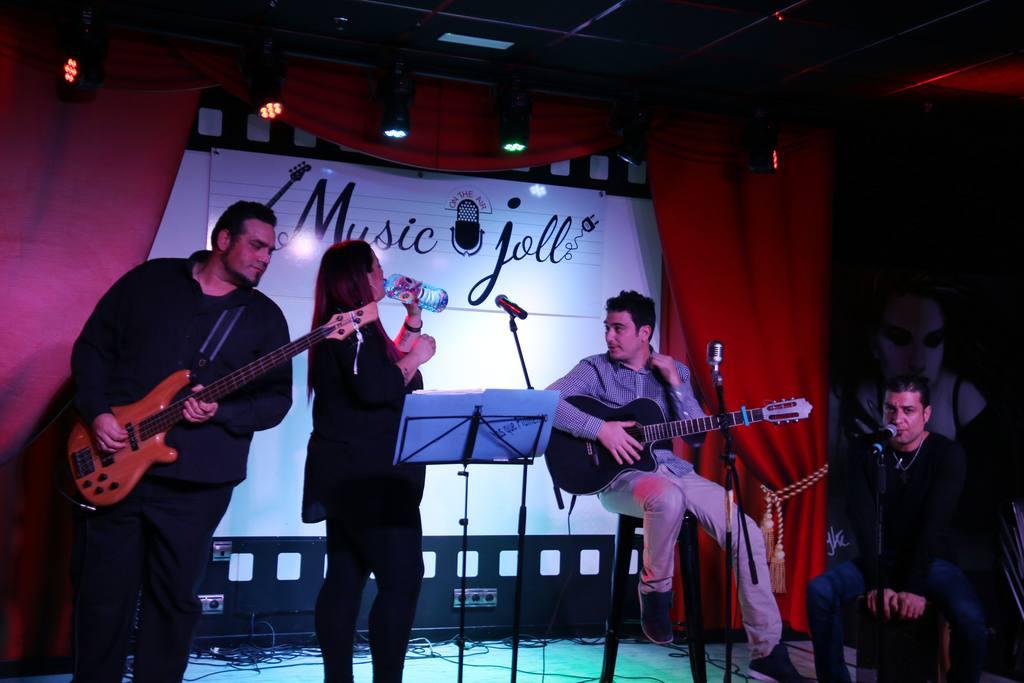 Concierto de Más que Flamenco en Music Joll de Molina de Segura