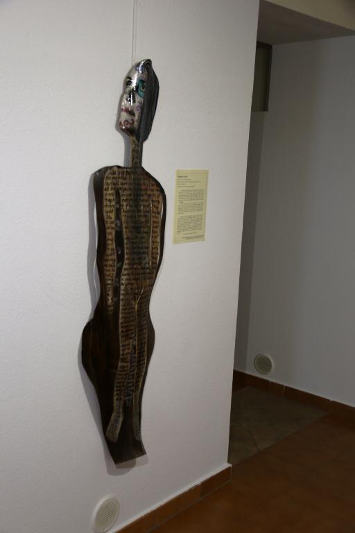 Exposición escultórica de la artista Silvanela " El show de Kafka" y " El día de los muertos"