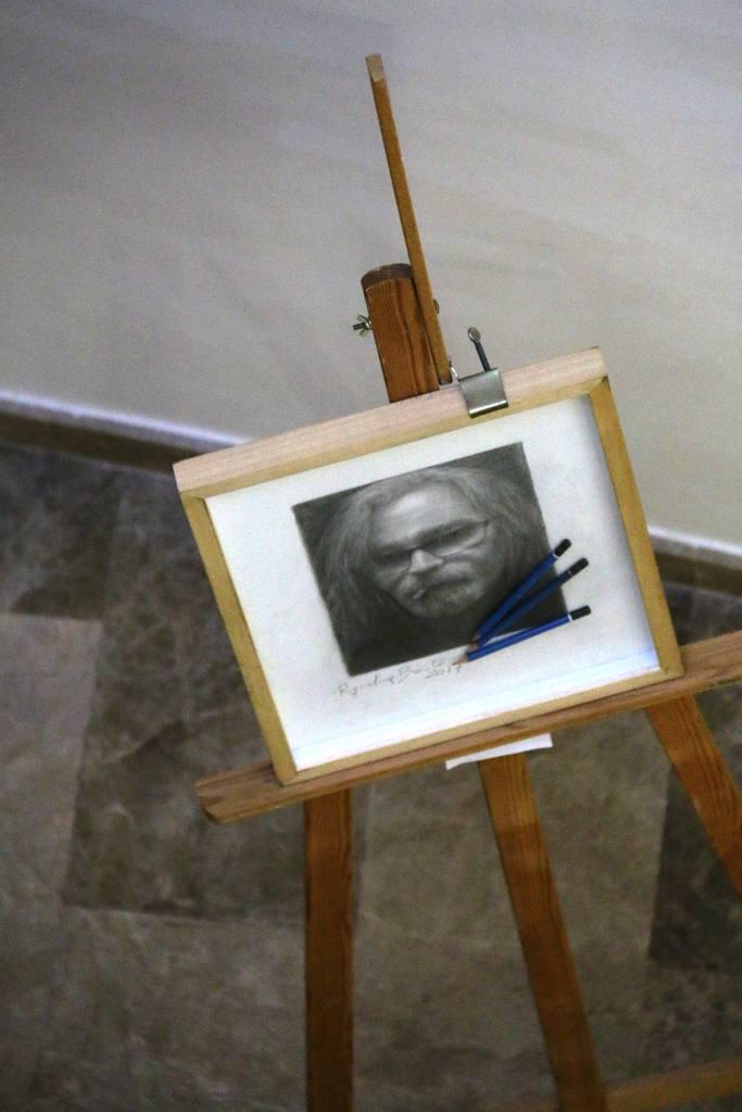 Exposición Retratos de Jesús Miguel Riquelme en Sala Los Postigos de Molina